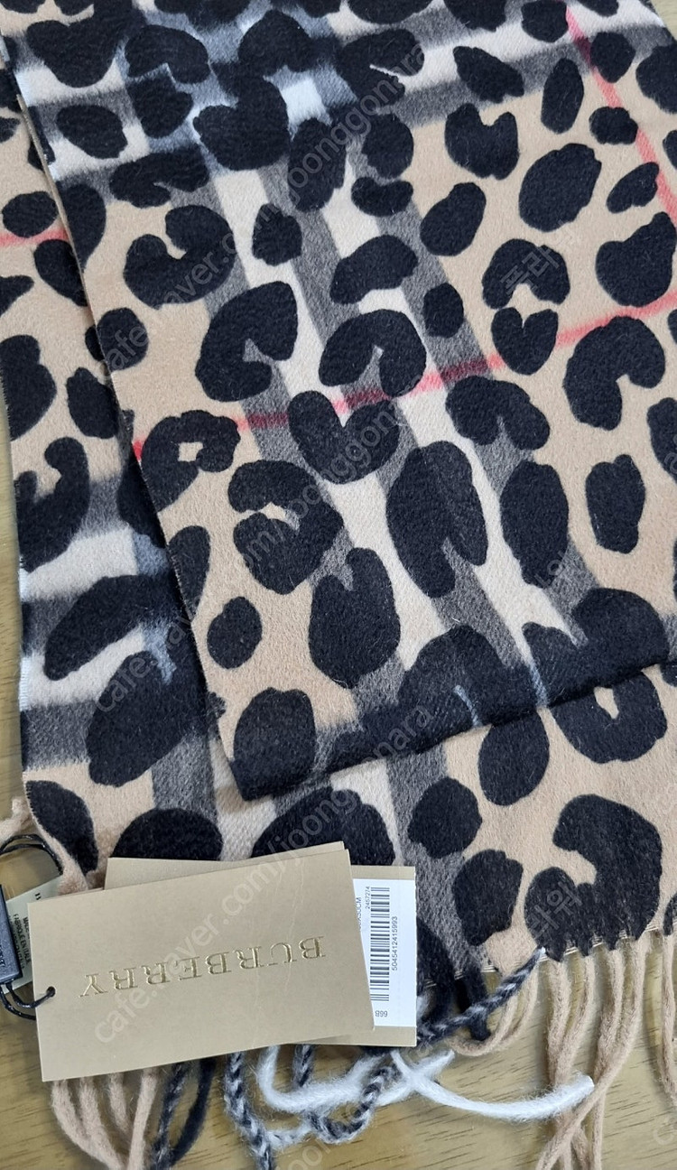 [정품] 버버리 레오파드 양면 캐시미어 머플러 판매합니다--1