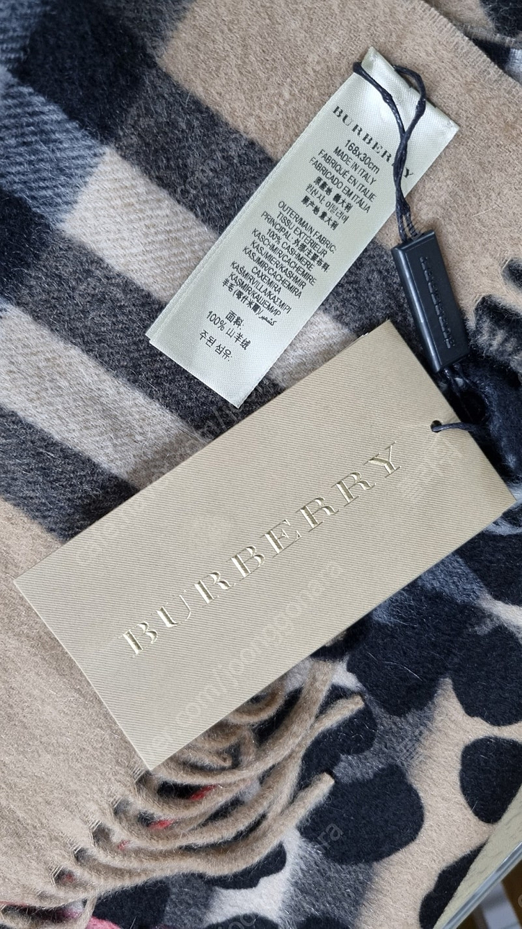 [정품] 버버리 레오파드 양면 캐시미어 머플러 판매합니다--2