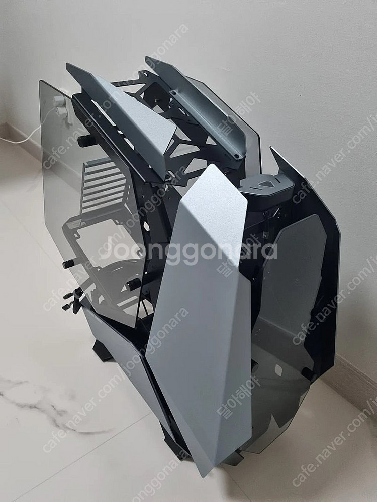 존스보 JONSBO MOD5 그레이 색상 컴퓨터 케이스 팝니다--1