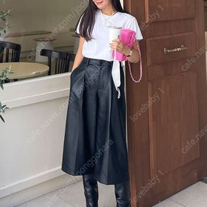 숏트벗스터닝 인조가죽 팬츠 Leather Bermuda Pants