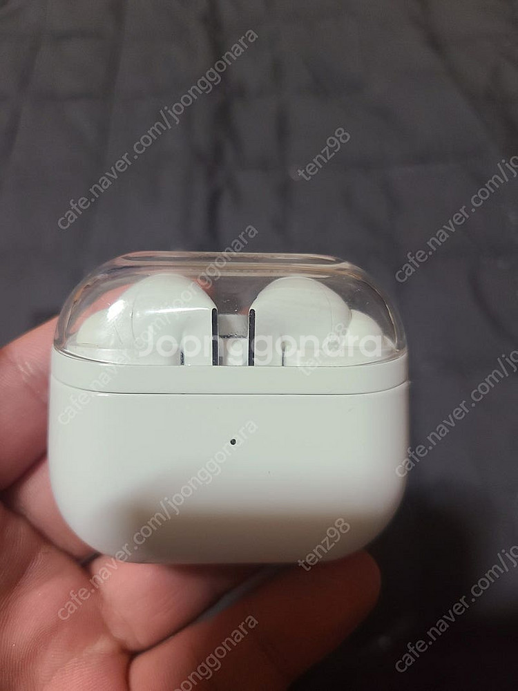 버즈3프로 화이트 팝니다.--3