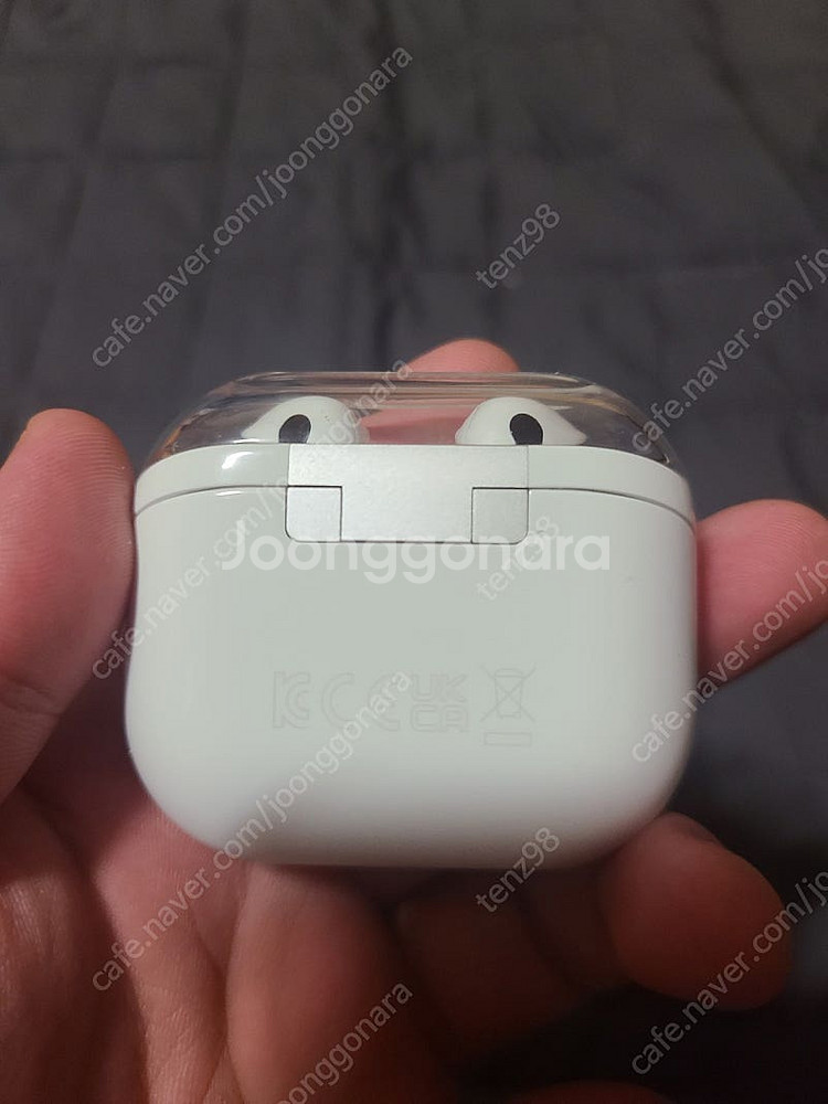 버즈3프로 화이트 팝니다.--4