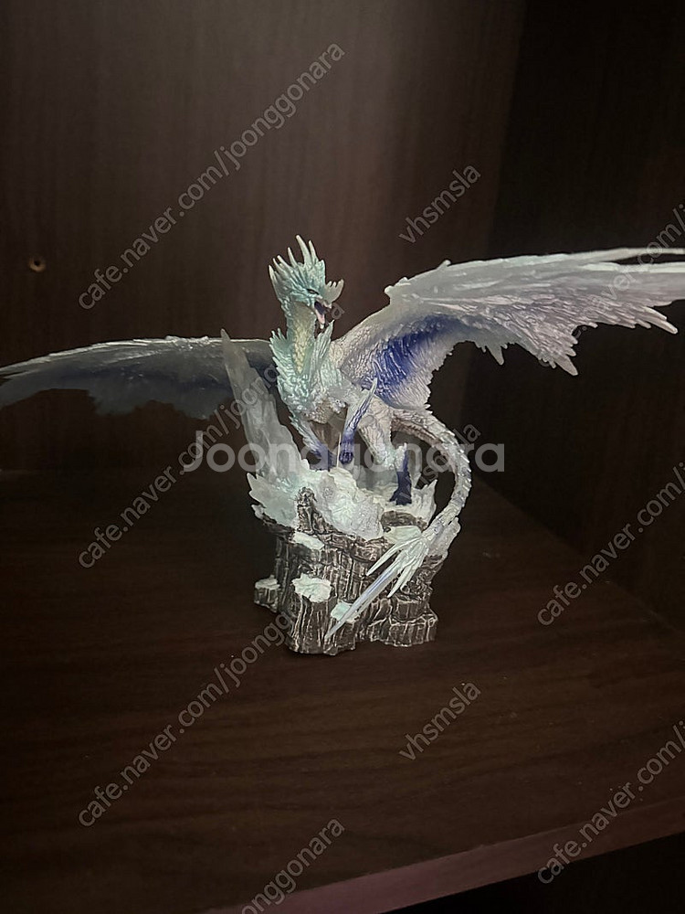 몬스터헌터 이베르카나 한정판 피규어 택포 3만원에 팝니다--0