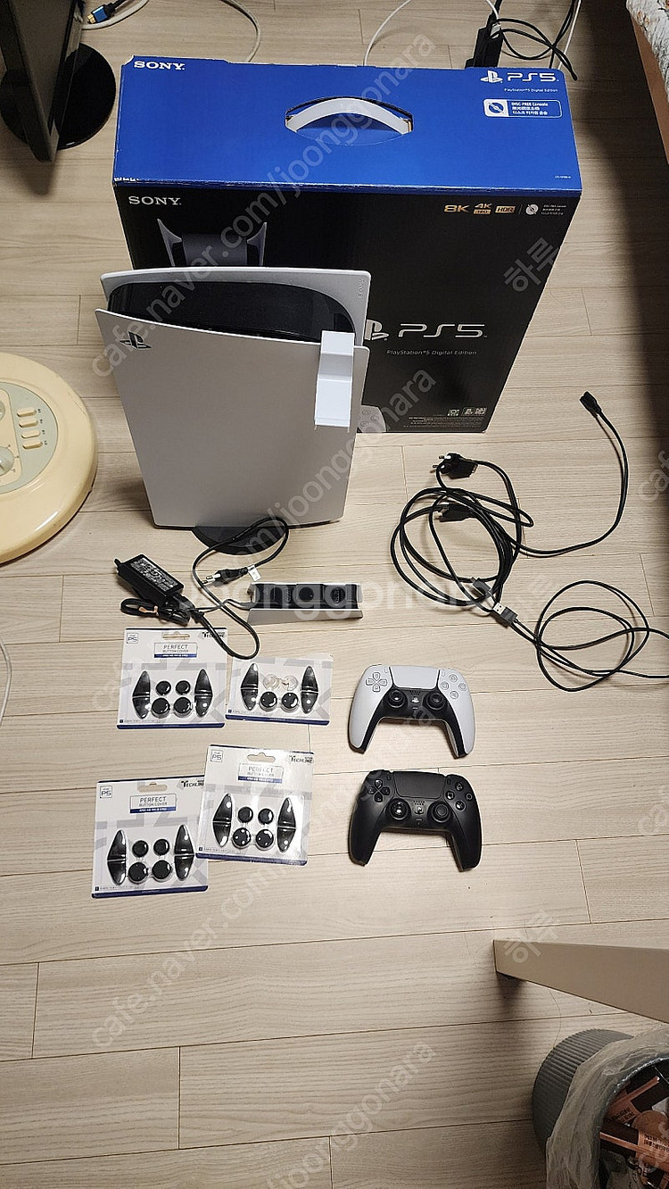 ps5 디지털 1018b + 듀얼센스2개--0