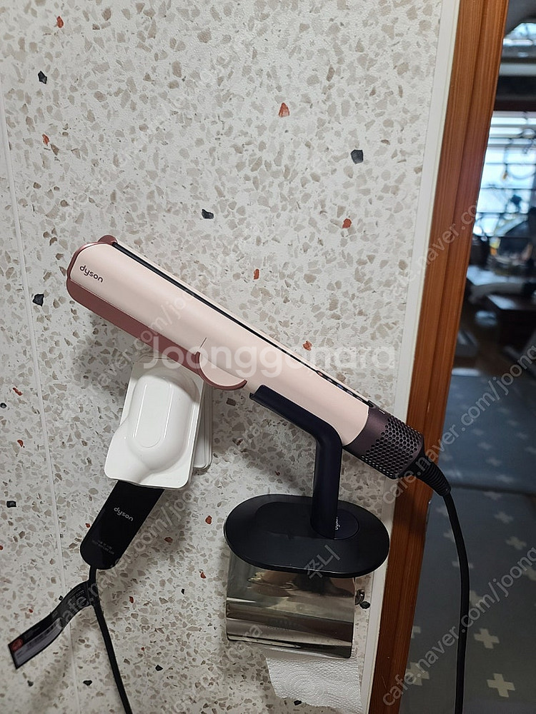 다이슨 에어스트레이트 거치대--0