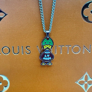 좌쓰 Louis Vuitton humanmade duck Necklace 루이비통 모노그램 휴먼메이드 오리 목걸이