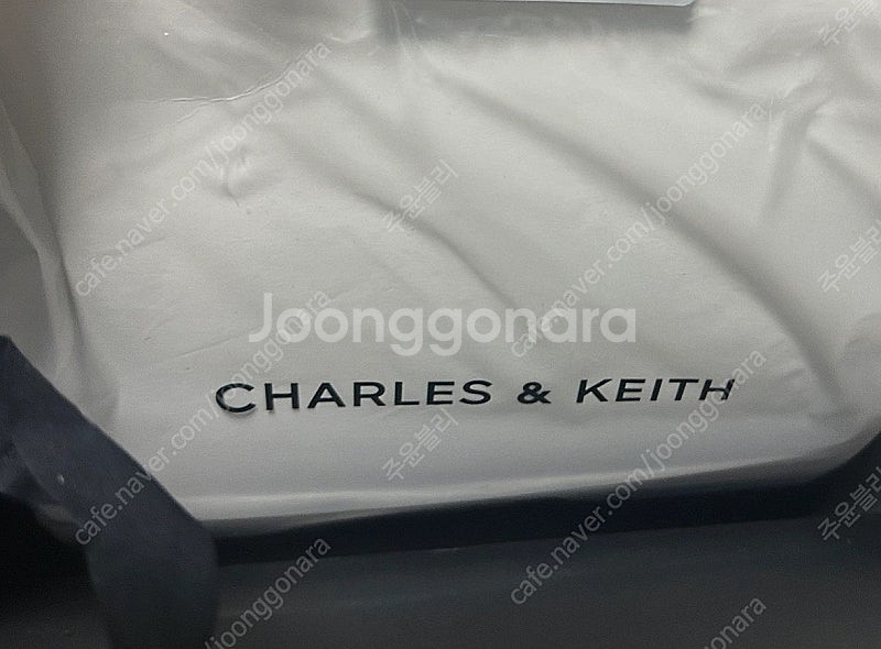 (미개봉 새상품) 한소희 찰스앤키스 페트라 커브 숄더백--6