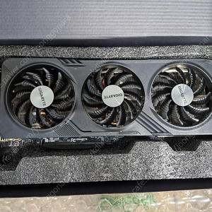 기가바이트 GIGABYTE 라데온 RX 7600 XT GAMING OC D6 16GB 팝니다.