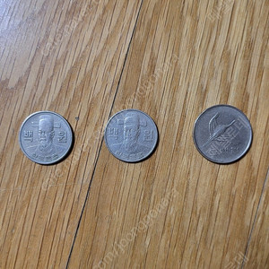 100원(1971년, 1982년), 500원(1988년) 팝니다