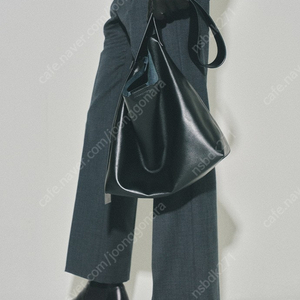 토니웩 / Wide Strap Leather Square Bag