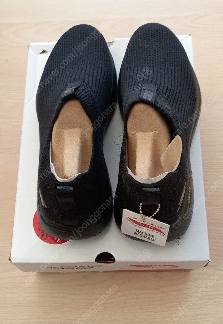 Skechers스케쳐스 남성용 고워크 아치핏 블랙 size9(270)--4