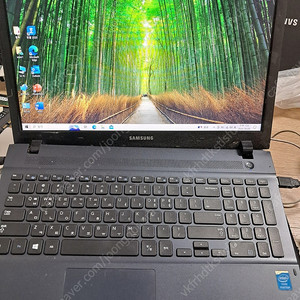 삼성노트북 nt270e5r-kd2s 램4 ssd128기가 한쪽흰지고장 cdrom없음팝니다