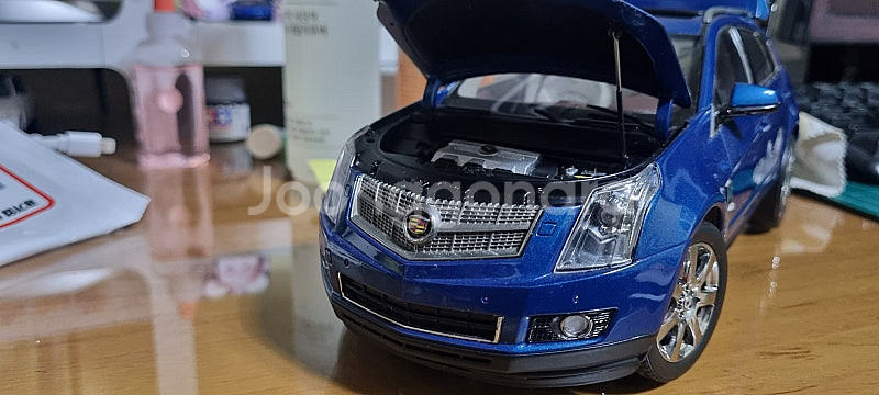1:18 다이캐스트 교쇼 캐딜락 SRX 팝니다--0