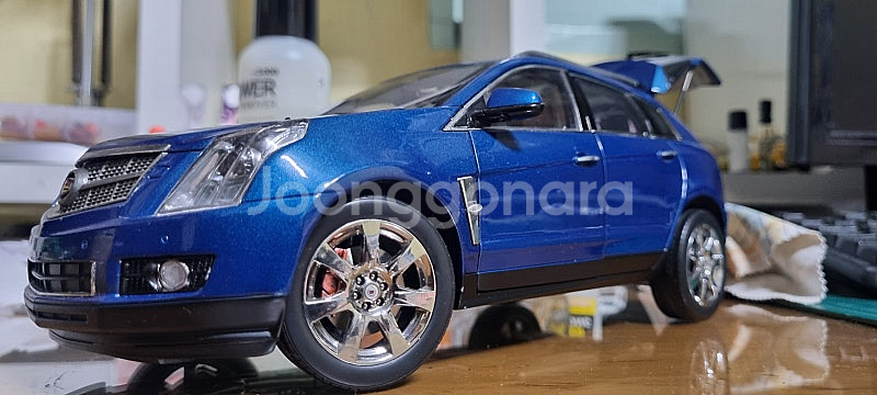 1:18 다이캐스트 교쇼 캐딜락 SRX 팝니다--2