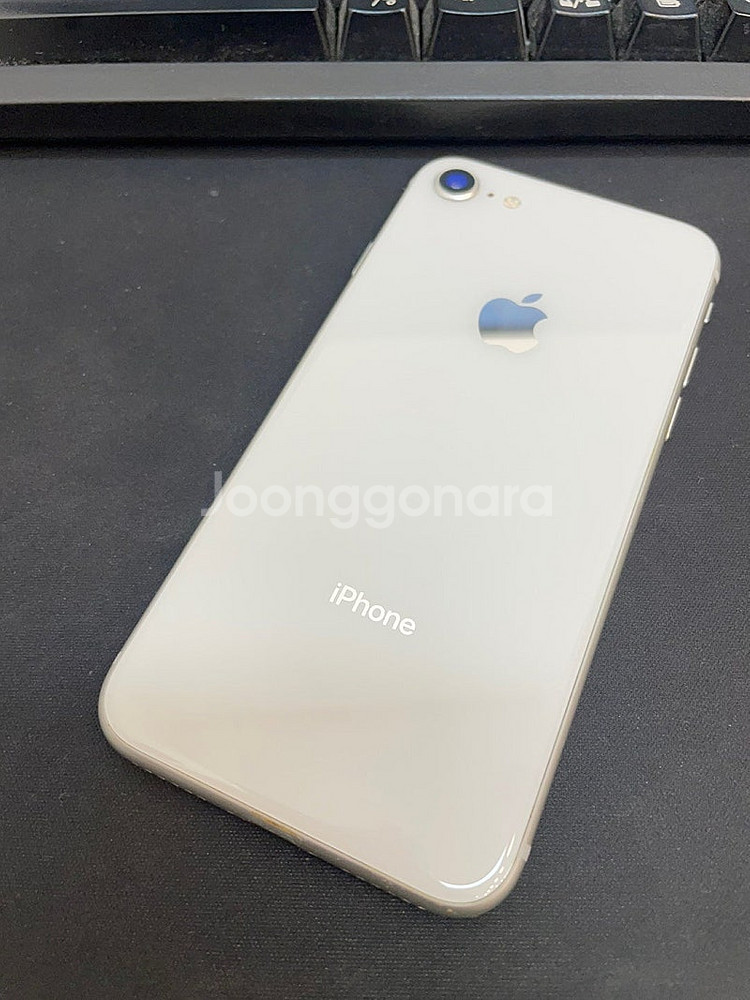 아이폰8 실버 64GB 상태좋은 중고13만팝니다.--1