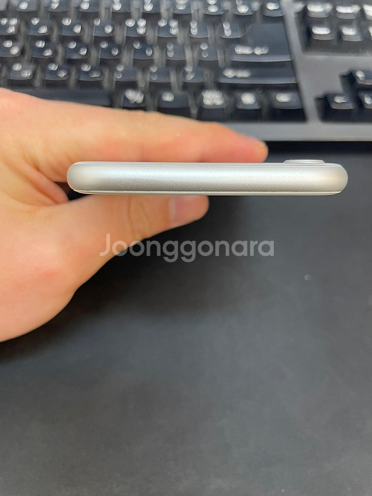 아이폰8 실버 64GB 상태좋은 중고13만팝니다.--3