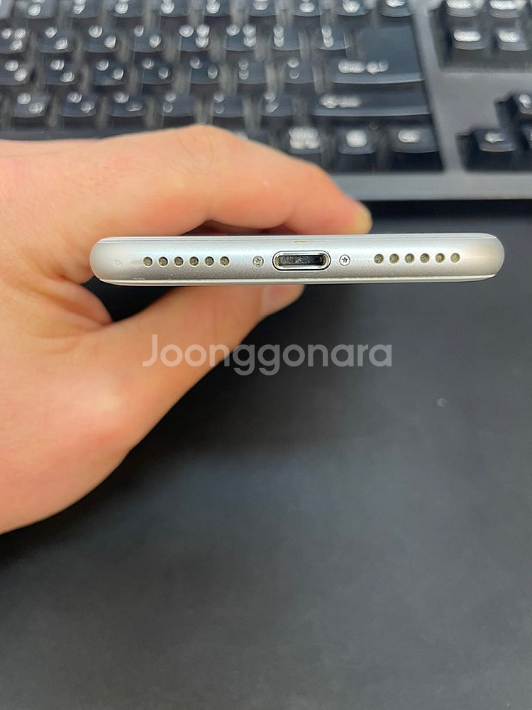 아이폰8 실버 64GB 상태좋은 중고13만팝니다.--5