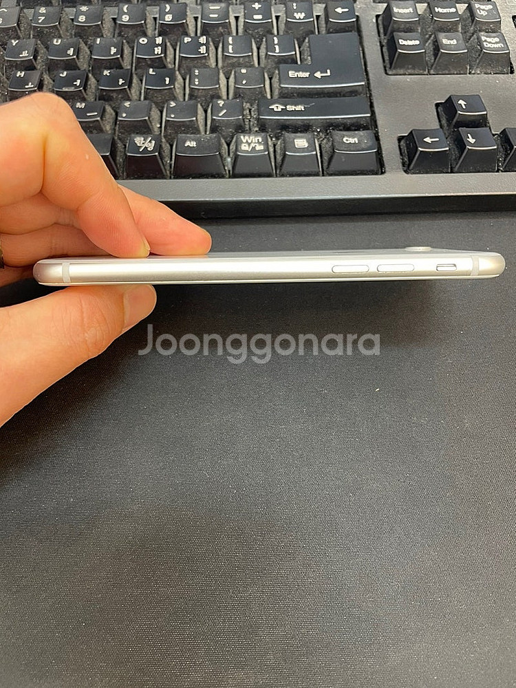 아이폰8 실버 64GB 상태좋은 중고13만팝니다.--6