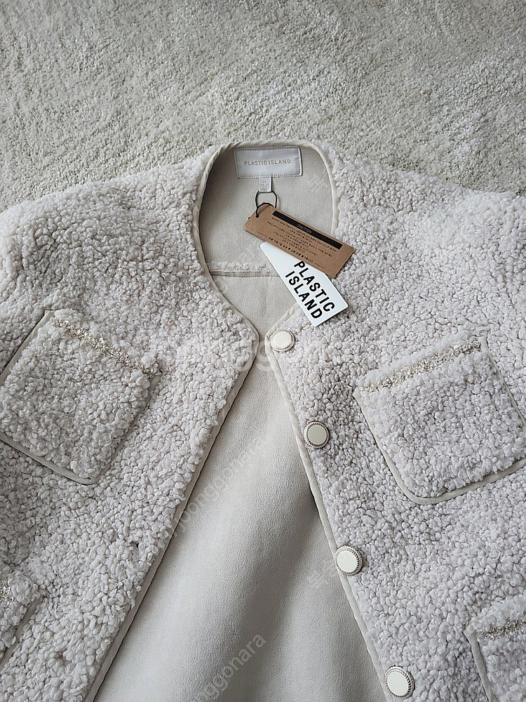 플라스틱 아일랜드 뽀글이 무스탕 새상품 70000(정가 159000)--0