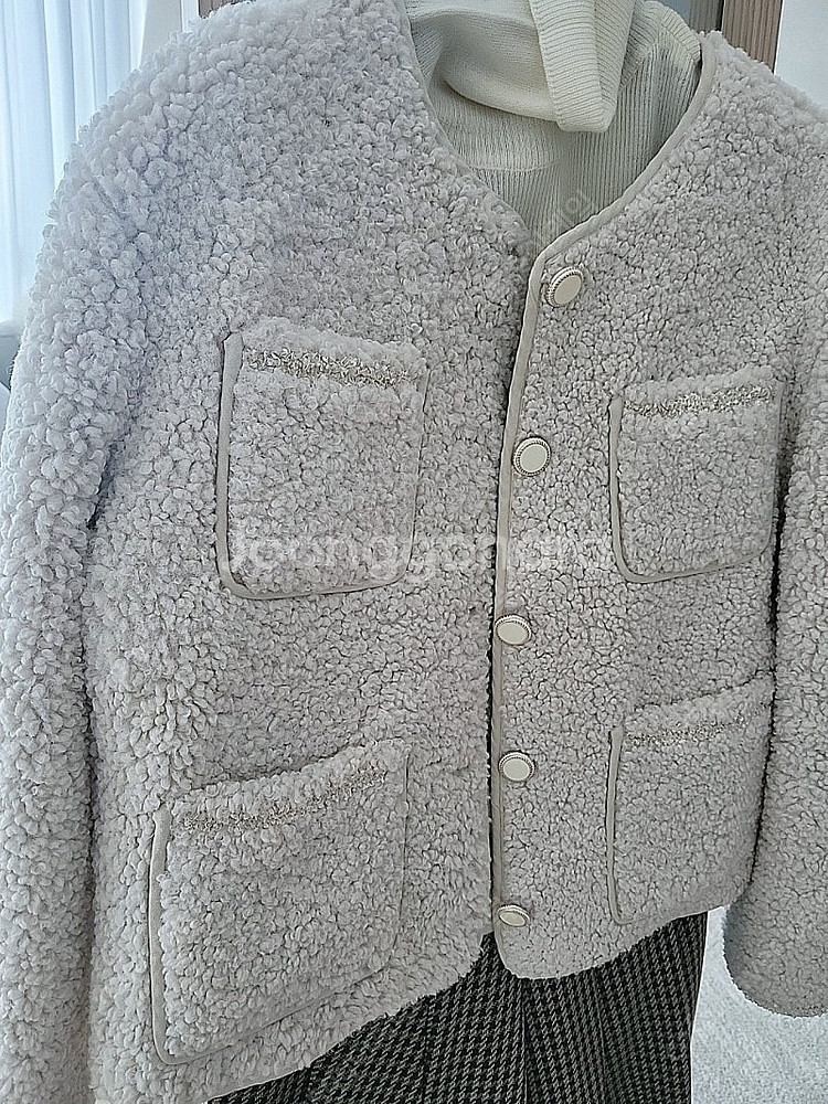 플라스틱 아일랜드 뽀글이 무스탕 새상품 70000(정가 159000)--3