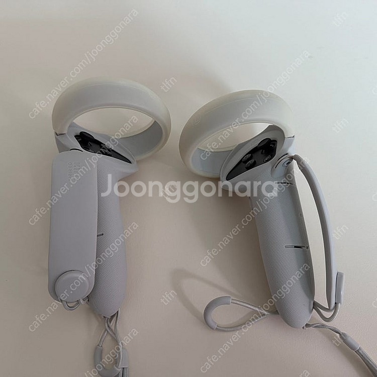 메타 오큘러스 퀘스트2 128GB VR기기 팝니다.--3