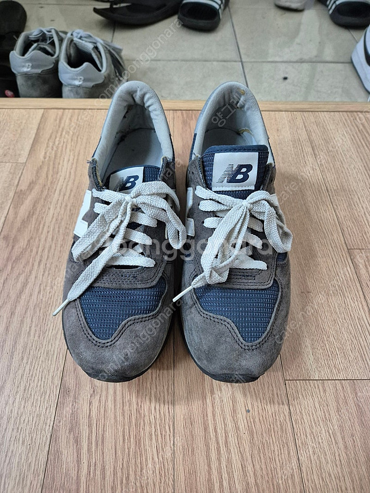 뉴발란스990v1 네이비 255사이즈--0