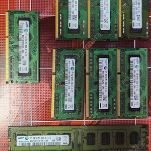 DDR3 메모리 총 9개 노트북2GB×6개 1GB×1 데스크탑 2GB×1 1GB×1