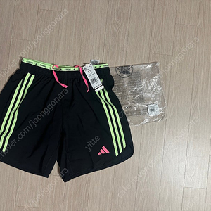 아디다스 오운 더 런 쇼츠(Own the Run 3-Stripes Shorts)