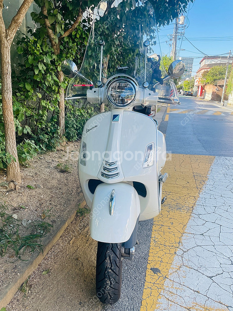 2021년식 베스파 GTS125 ABS 화이트--1