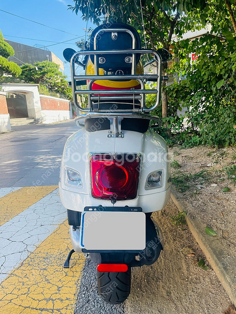 2021년식 베스파 GTS125 ABS 화이트--2