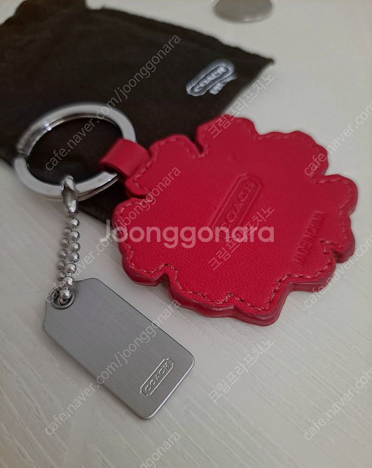 코치 가죽 플라워 키링 팔아요--3