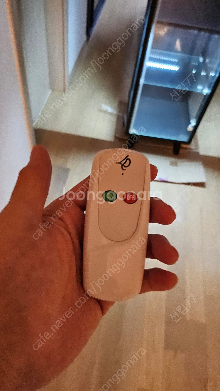 퍼니처스마트 에버딘 5단 40*40*166 (LED, 흑경, 잠금장치)--1