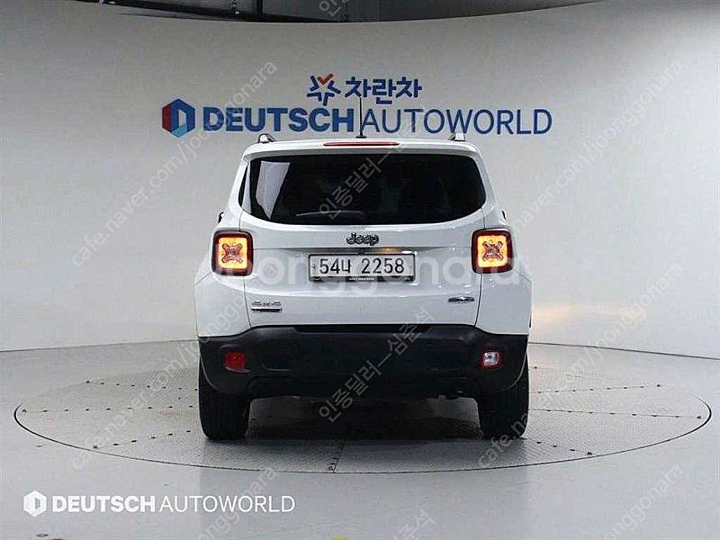 지프레니게이드 2.0 디젤 론지튜드 AWD 기본형 (5...--3