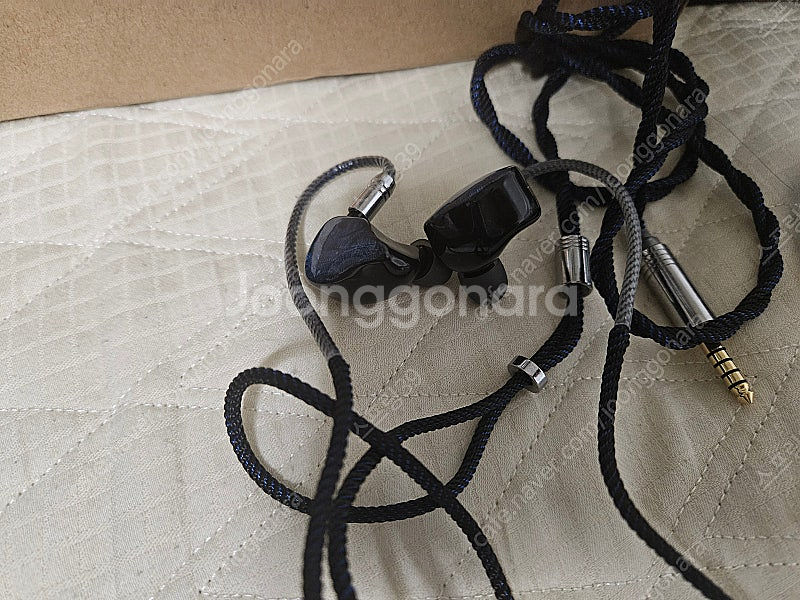 트루스이어 노바 이어폰 팝니다.--1