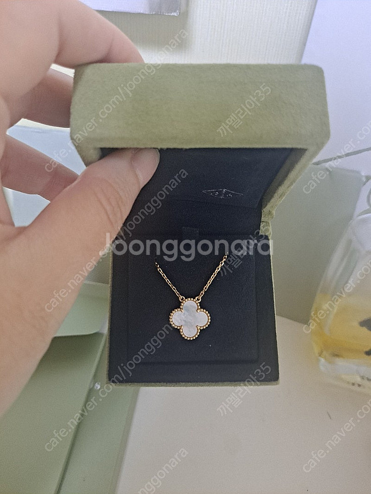반클리프 알함브라 빈티지 마더오브펄 목걸이 팝니다.--3