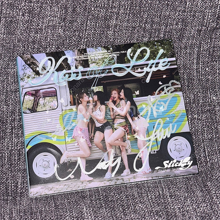 키스오브라이프 Sticky 비매 친필싸인 디싱 앨범--0