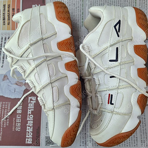 부산 필라 FILA 바리케이트 XT 97 LOW 사이즈 275 팝니다.