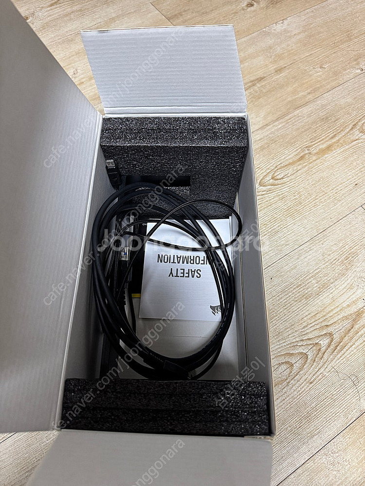 헤드셋 거치대 커세어 ST100 (RGB) 팔아요--2