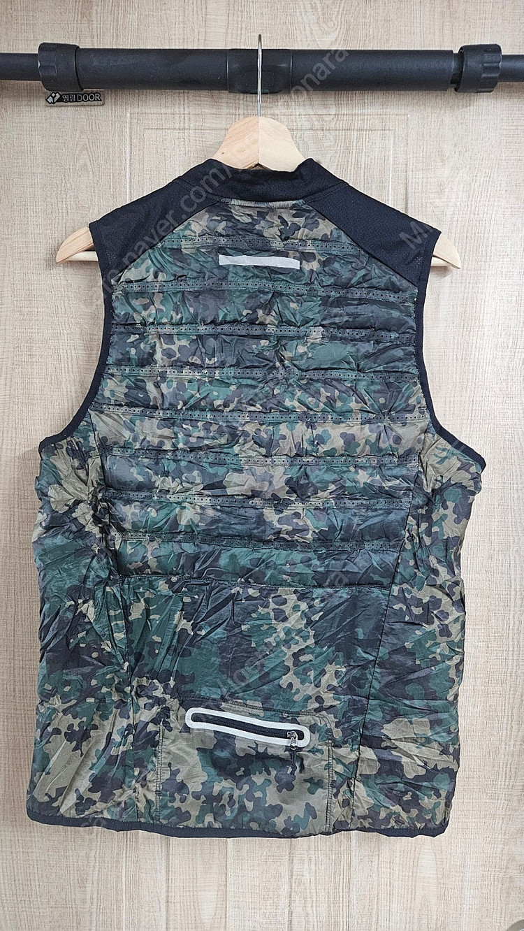 나이키 에어로로프트 베스트 카모 L(국내 100) / 189,000원 이미지