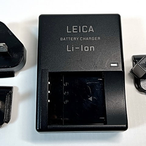 라이카 Leica X 시리즈 충전기와 배터리, 스트랩 판매합니다