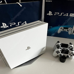 PS4 pro 1테라 7117B / 듀얼쇼크 2개 / 정품 스탠드 / 정품 충전기 (플스4 플레이스테이션4 프로)