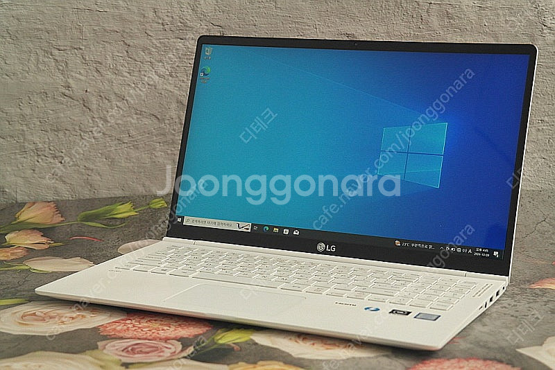 LG전자 울트라그램 15Z990-VP50ML팝니다.--0