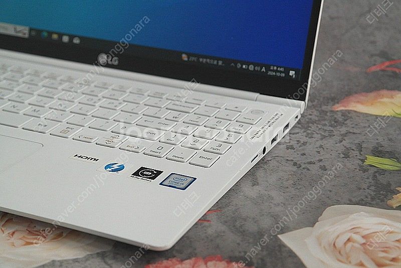 LG전자 울트라그램 15Z990-VP50ML팝니다.--2