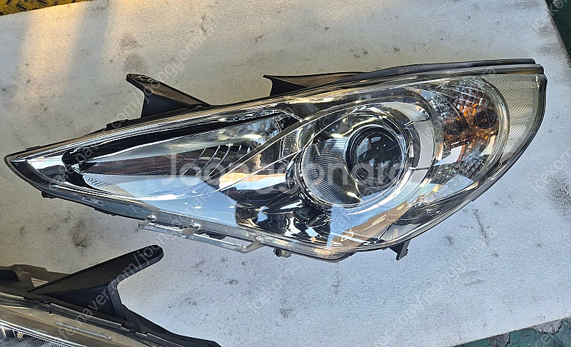 YF쏘나타 할로겐라이트 한대분 판매합니다.--2