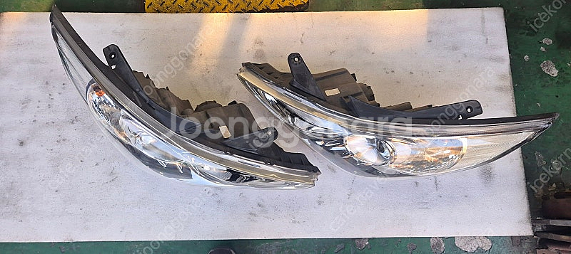 YF쏘나타 할로겐라이트 한대분 판매합니다.--3