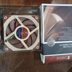 녹투아 쿨러 NOCTUA NF-A12x25 5V PWM 120mm 2개 팝니다.