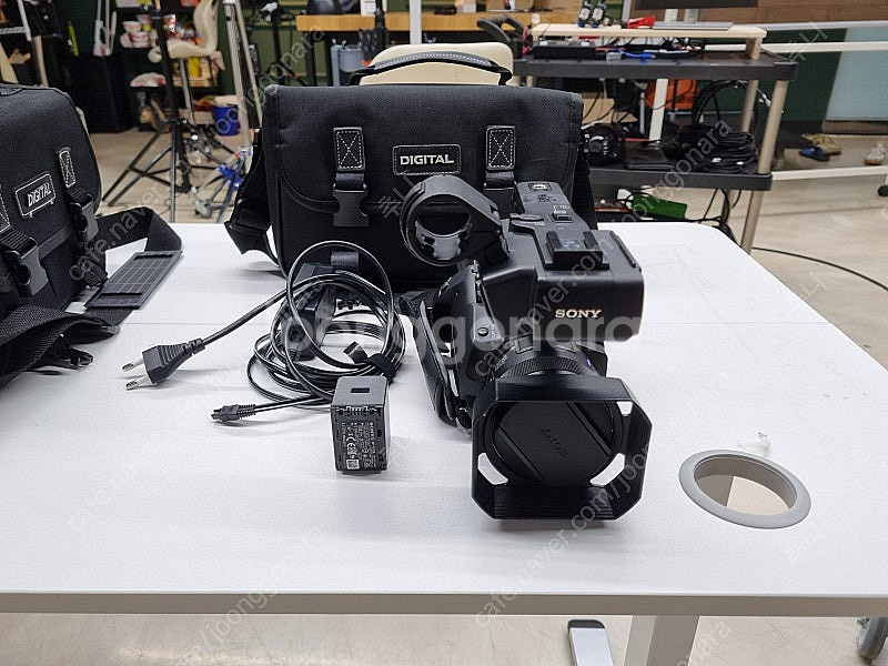 라이브장비 처분합니다. Sony nx80 2대, 줌서버...--0