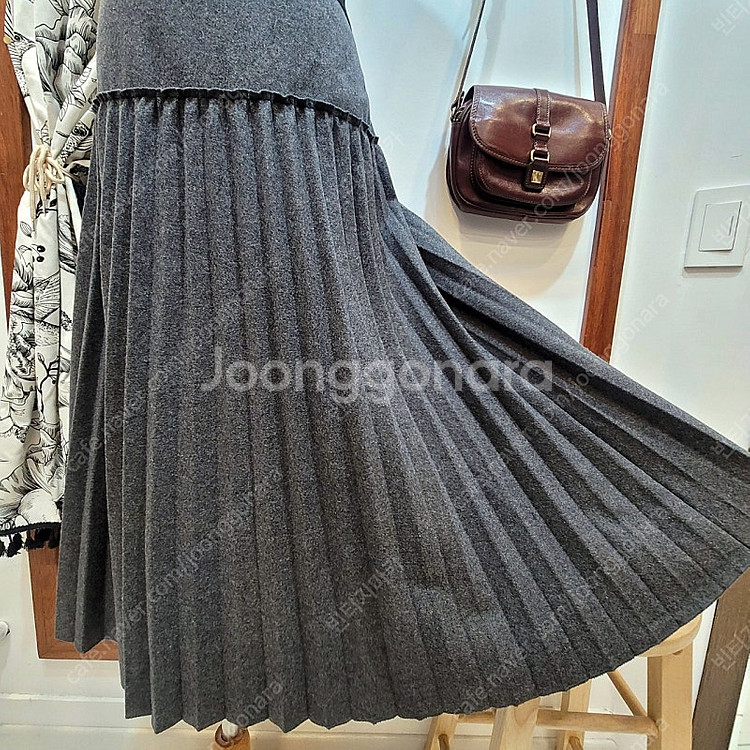 세컨플로어 플리츠 스커트--3