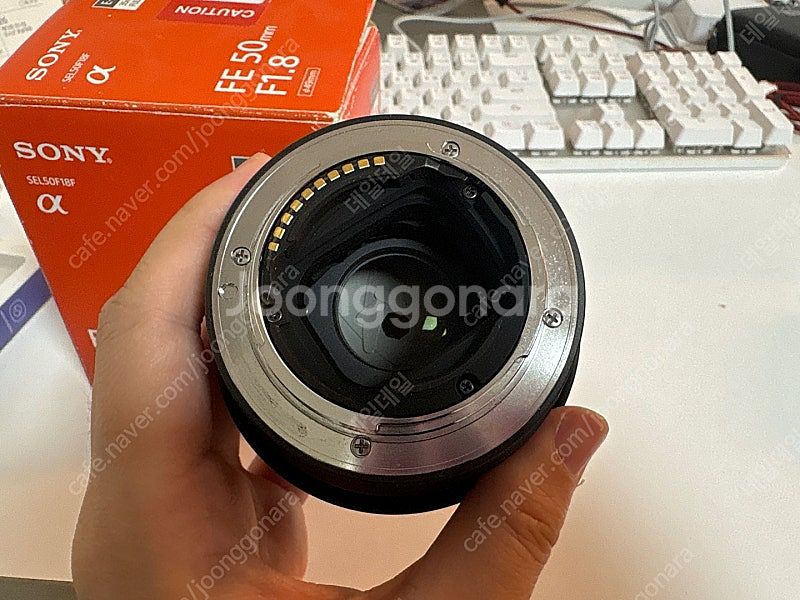 소니SEL FE 50mm F1.8 렌즈 팝니다. (직거...--5