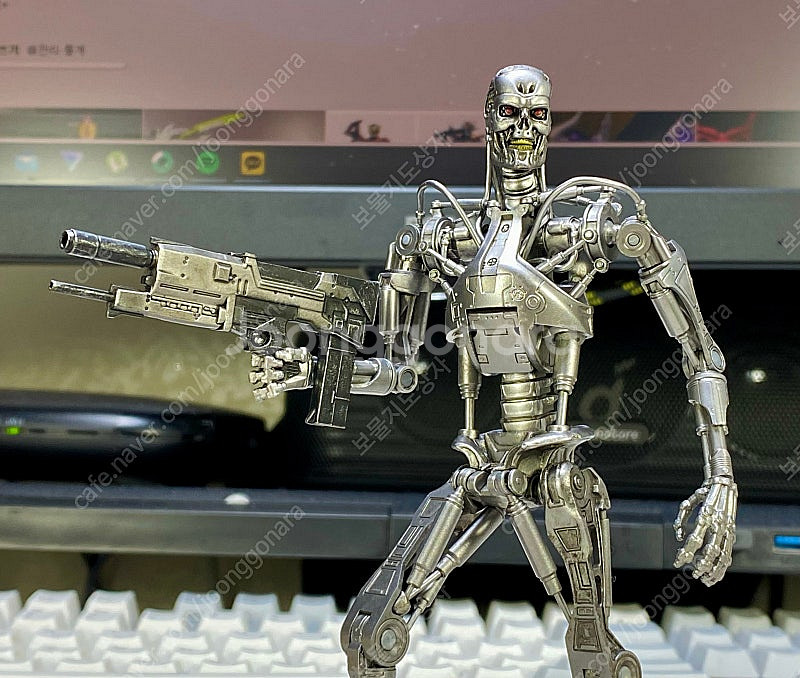 마펙스 터미네이터 T-800 T2버전 판매 합니다.--3